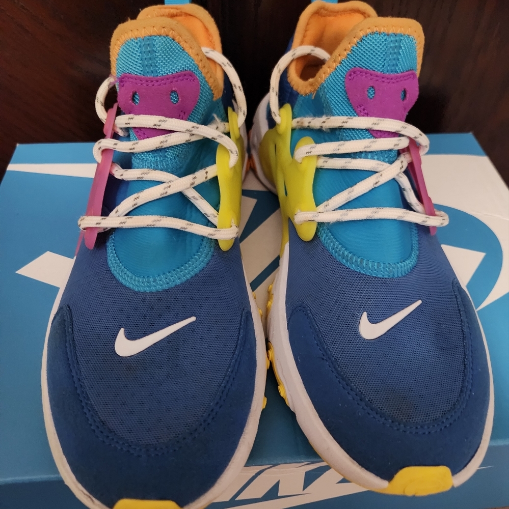 Nike React Size 5Y mulit color